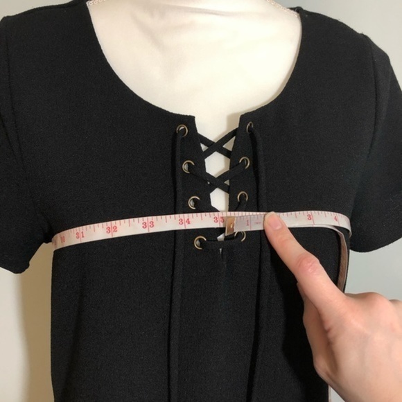 EVERLY Black Lace Front Short Sleeve Shift Dress - Picture 6 of 7